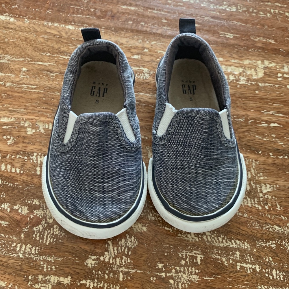 Toddler chambray slip on sneakers size 5